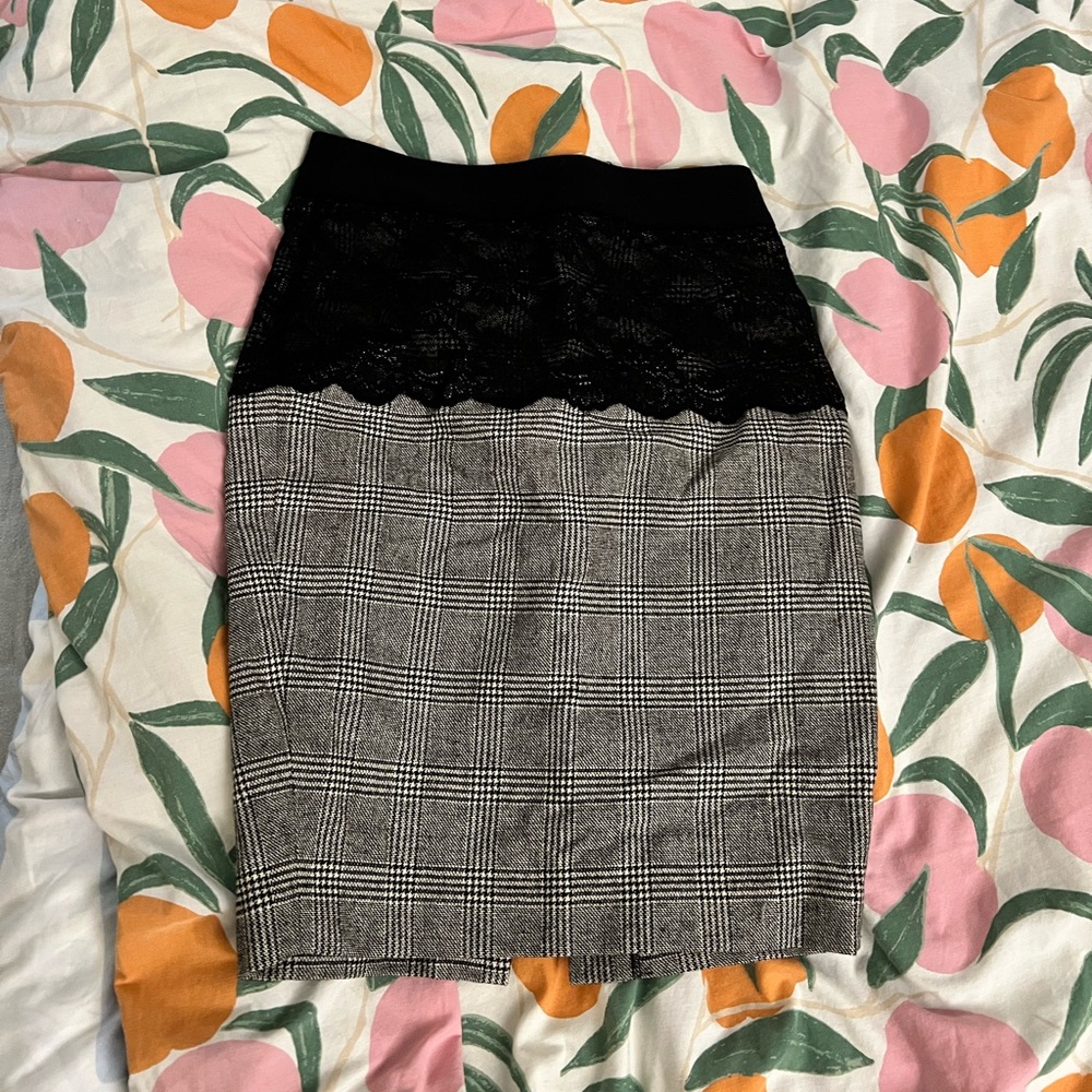 Lace pencil skirt